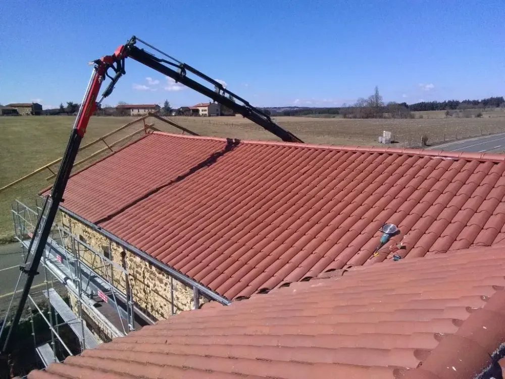 Changement tuile près de Villeneuve-de-Berg
